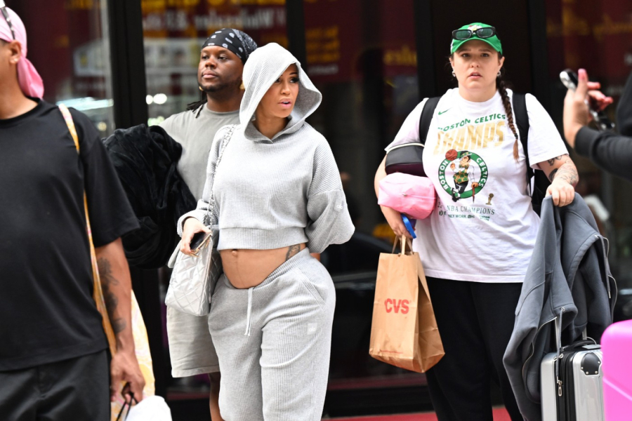 Pevačica objavila da se razvodi, a onda i da je trudna FOTO