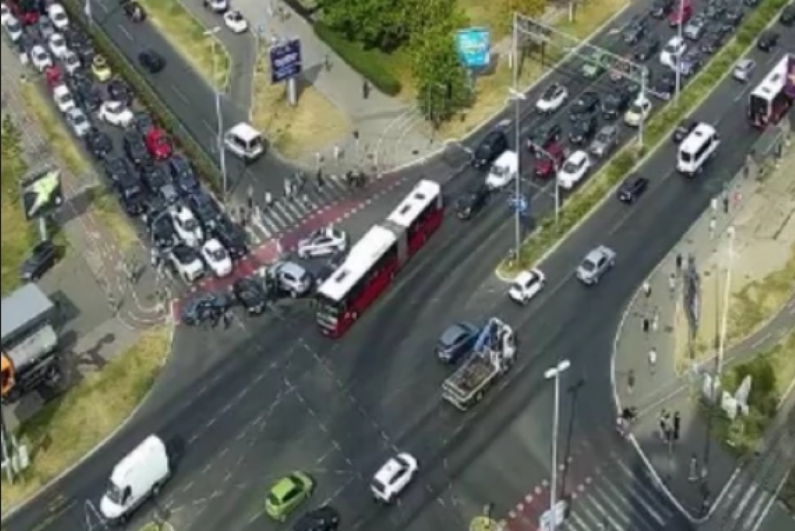 Sudar četiri vozila kod Ušća: Jedno potpuno smrskano FOTO