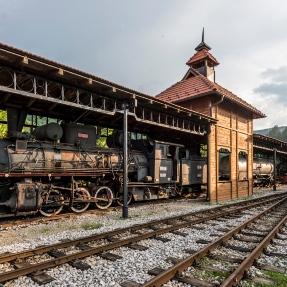 Nostalgija na čuvenoj Šarganskoj osmici ponovo vozi: Cene karate iste kao prošle godine FOTO
