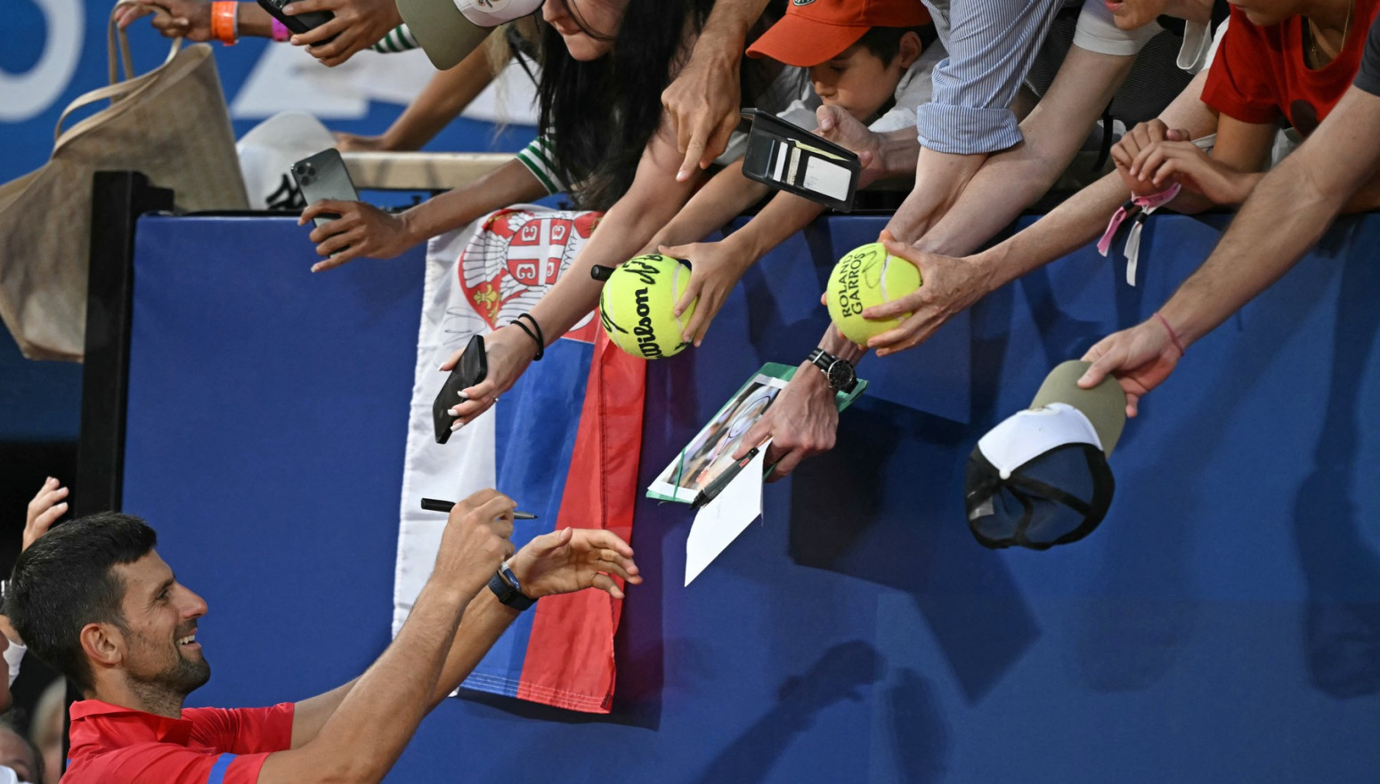 "Izađi mala"! Novak slavio pobedu sa navijačima VIDEO