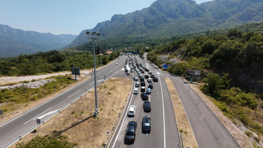 Pakao u Crnoj Gori: Sve stoji FOTO