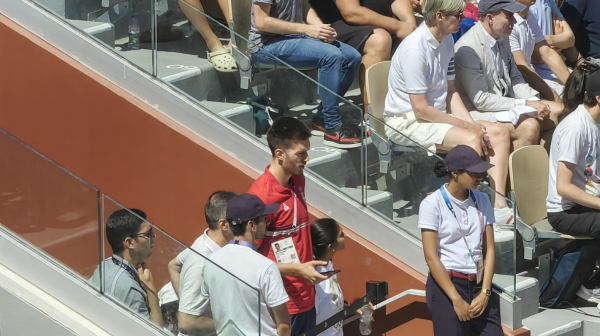 Srpski košarkaši bodre Novaka FOTO