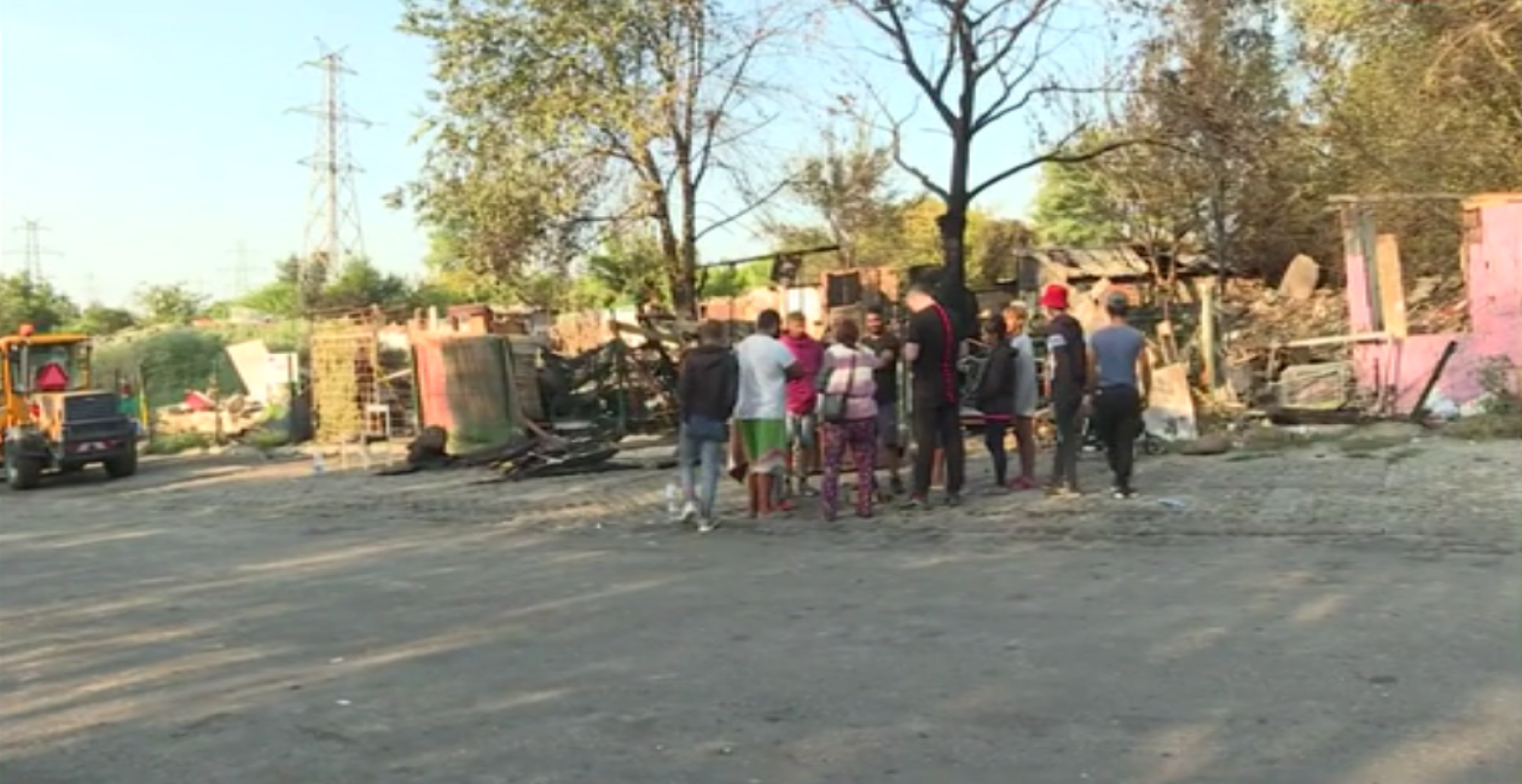 Izgorelo celo naselje: Vatrogasci celu noć gasili požar FOTO/VIDEO