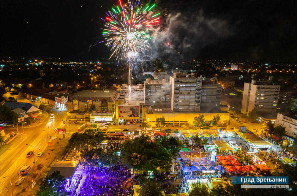 Uz vatromet i zdravicu otvoreni 39. "Dani piva": Evo šta sve očekuje posetioce u Zrenjaninu FOTO