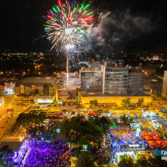 Uz vatromet i zdravicu otvoreni 39. "Dani piva": Evo šta sve očekuje posetioce u Zrenjaninu FOTO