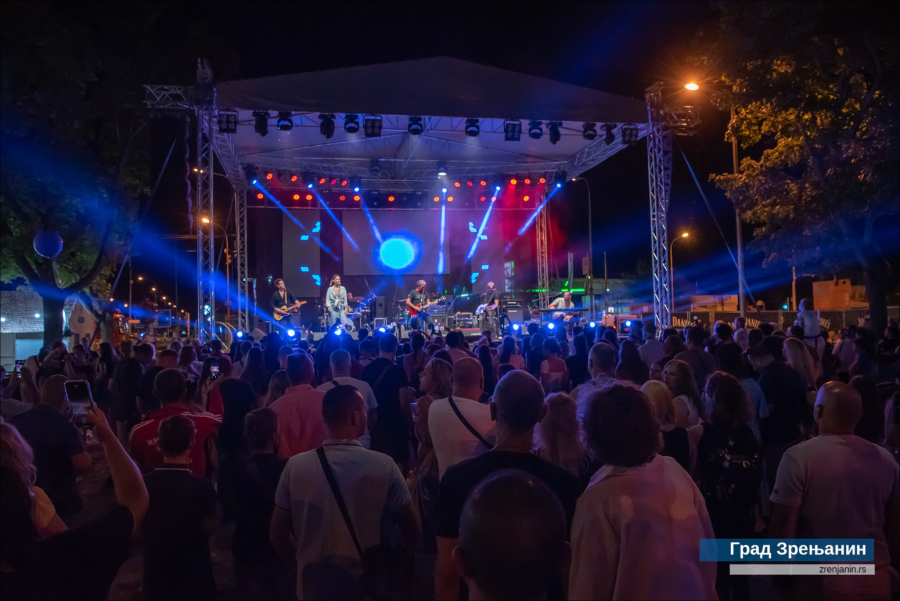 Uz vatromet i zdravicu otvoreni 39. Dani piva: Evo šta sve očekuje posetioce u Zrenjaninu FOTO