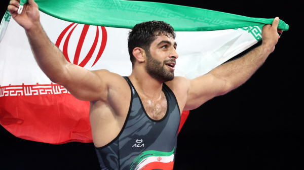 Hteo da proslavi zlatnu medalju, ali mu nije pošlo za rukom VIDEO