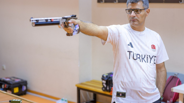 Dikec o čuvenoj pozi: "Spolja mir, unutra besni oluja"