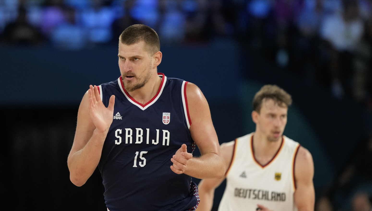 Jedva je dočekao – Nikola Jokić već na konjičkim trkama VIDEO