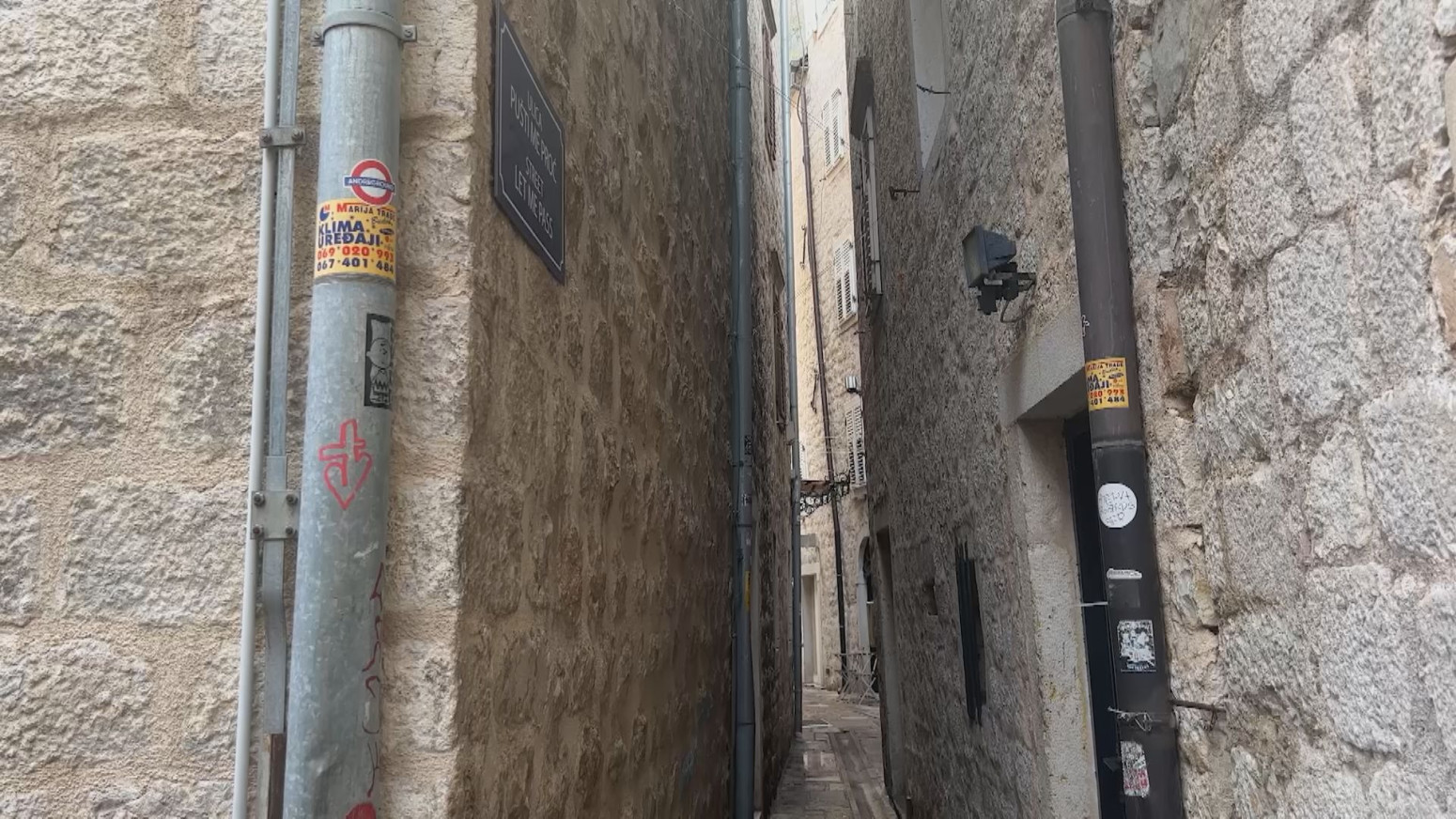 Ovo je najuža ulica u regionu i nosi nesvakidašnje ime FOTO