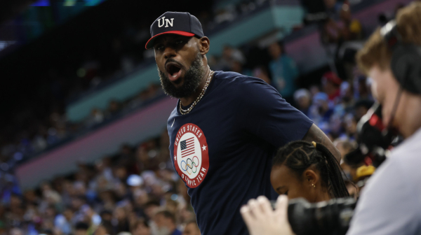 "Stani, ne radi to" – potez Lebrona koji kruži mrežama VIDEO