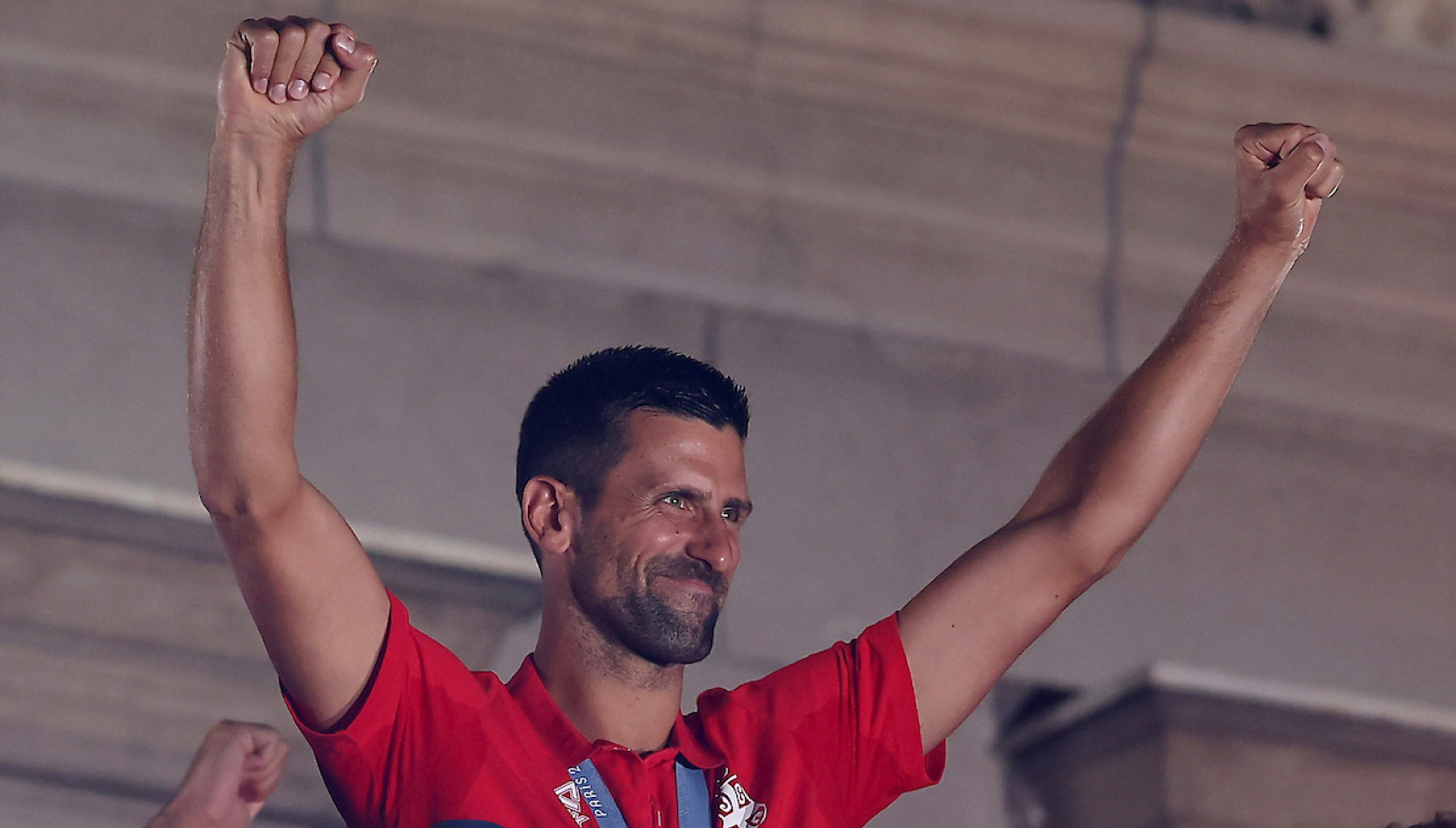 Novak Đoković sve nasmejao do suza: Sa poznatim tiktokerom zaigrao kolo, sa sve čačkalicom u ustima VIDEO