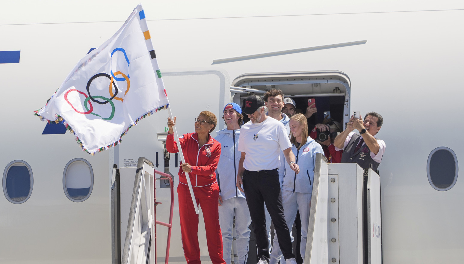 Olimpijska zastava stigla u Los Anđeles