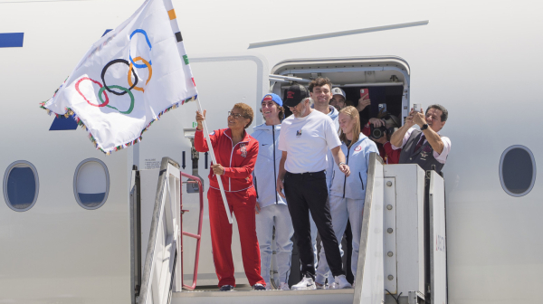 Olimpijska zastava stigla u Los Anđeles