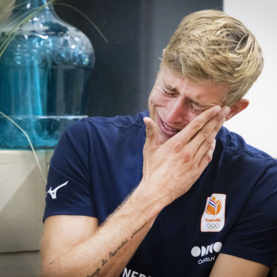 Olimpijac koji je silovao devojčicu se rasplakao: "Ostavite moju porodicu" VIDEO