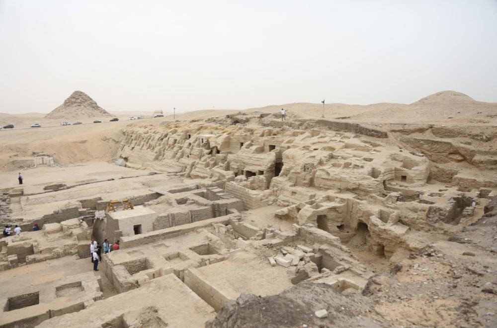 Spektakularno: Suša otkrila grobnice stare više od 2.000 godina