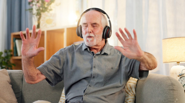 Mozak može da se promeni: Neurolozi savetuju čime da se pozabavite posle 60. godine