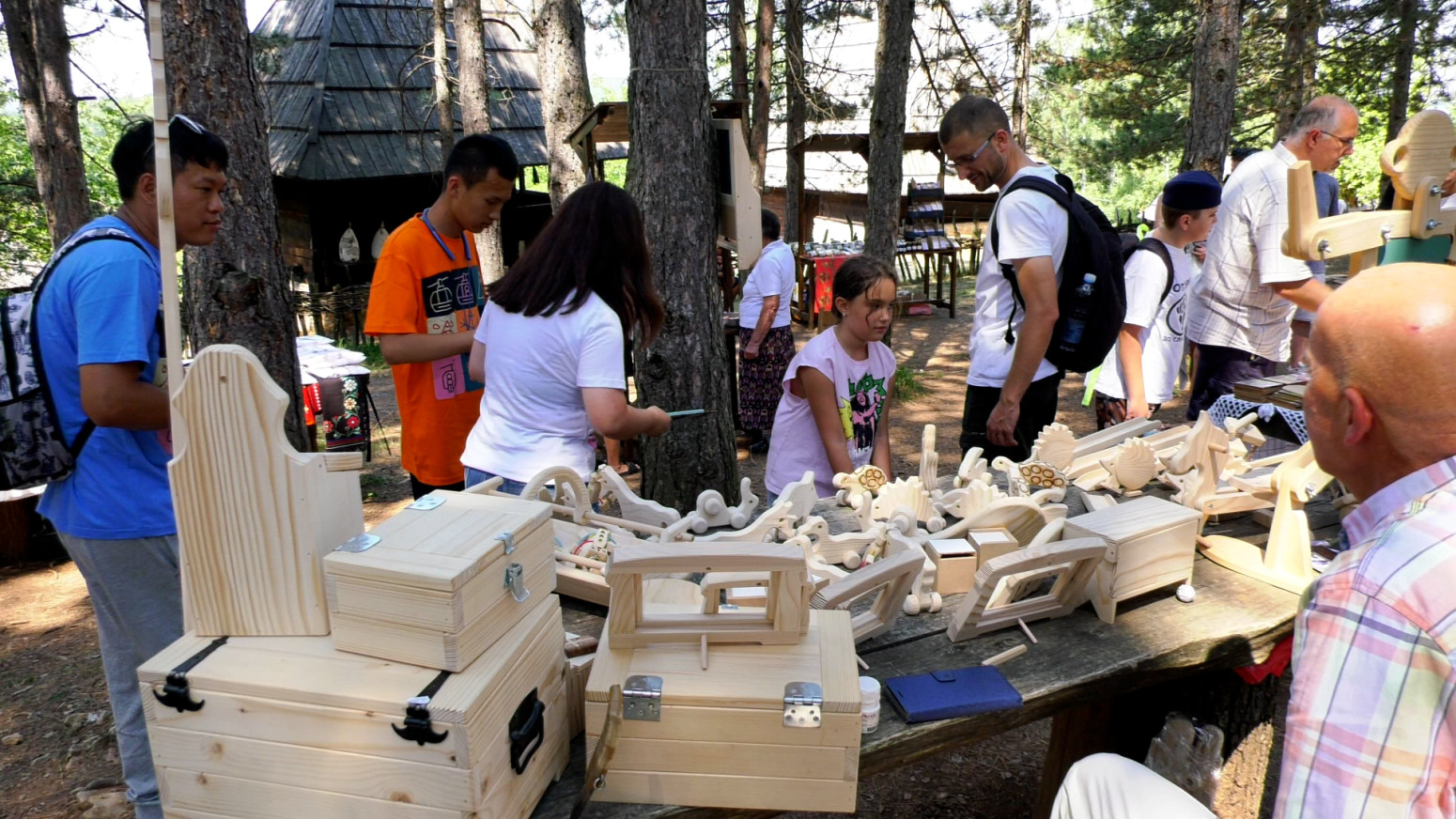 Kinezi oduševljeni: Na srpskoj planini po prvi put u životu probali sir FOTO