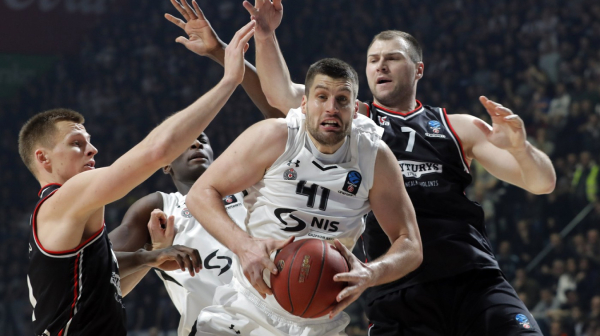 Klub potvrdio: Vraća se bivši centar Partizana!