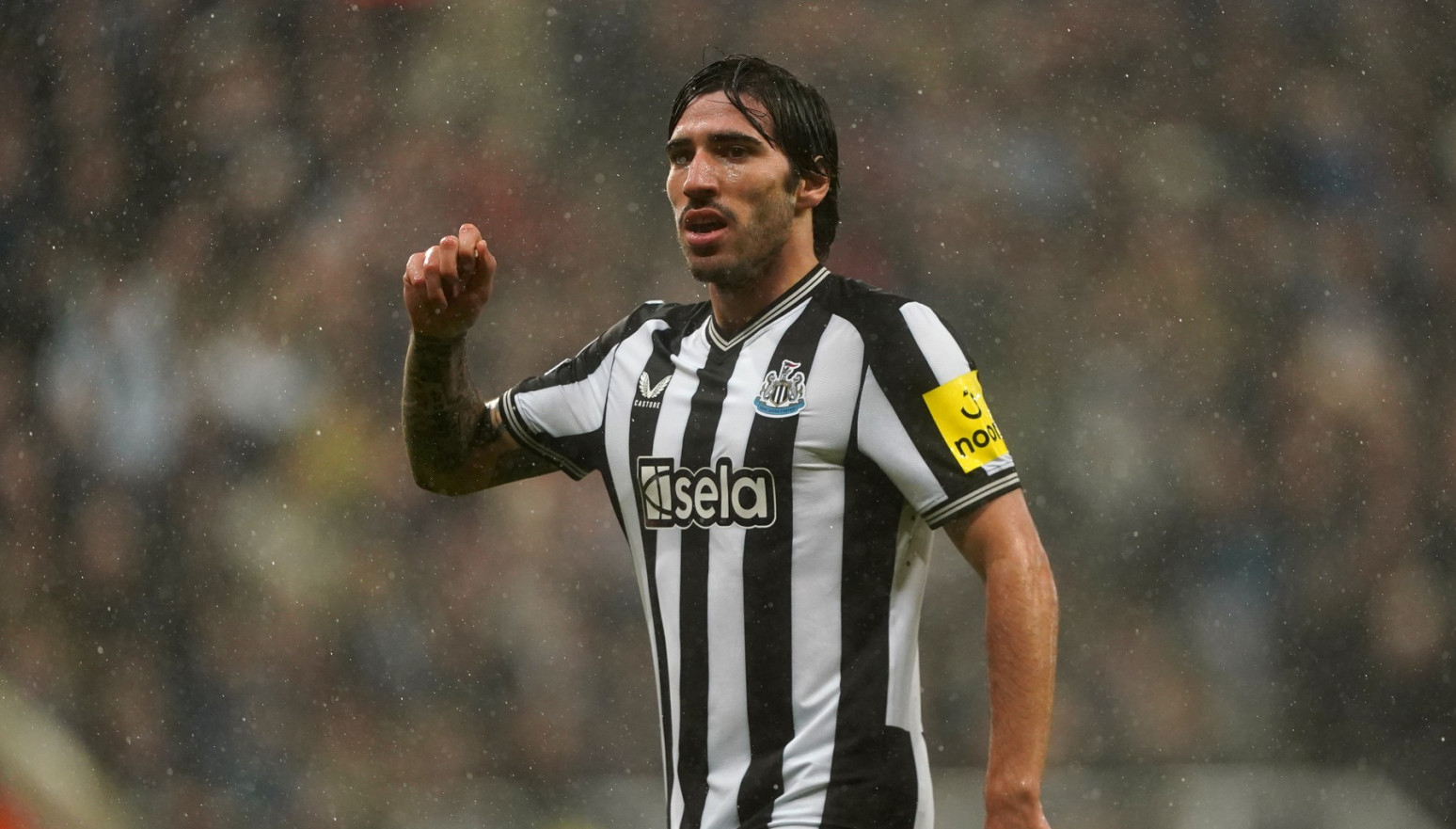 Njukasl jači za Tonalija