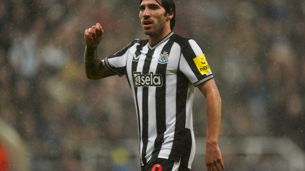 Njukasl jači za Tonalija