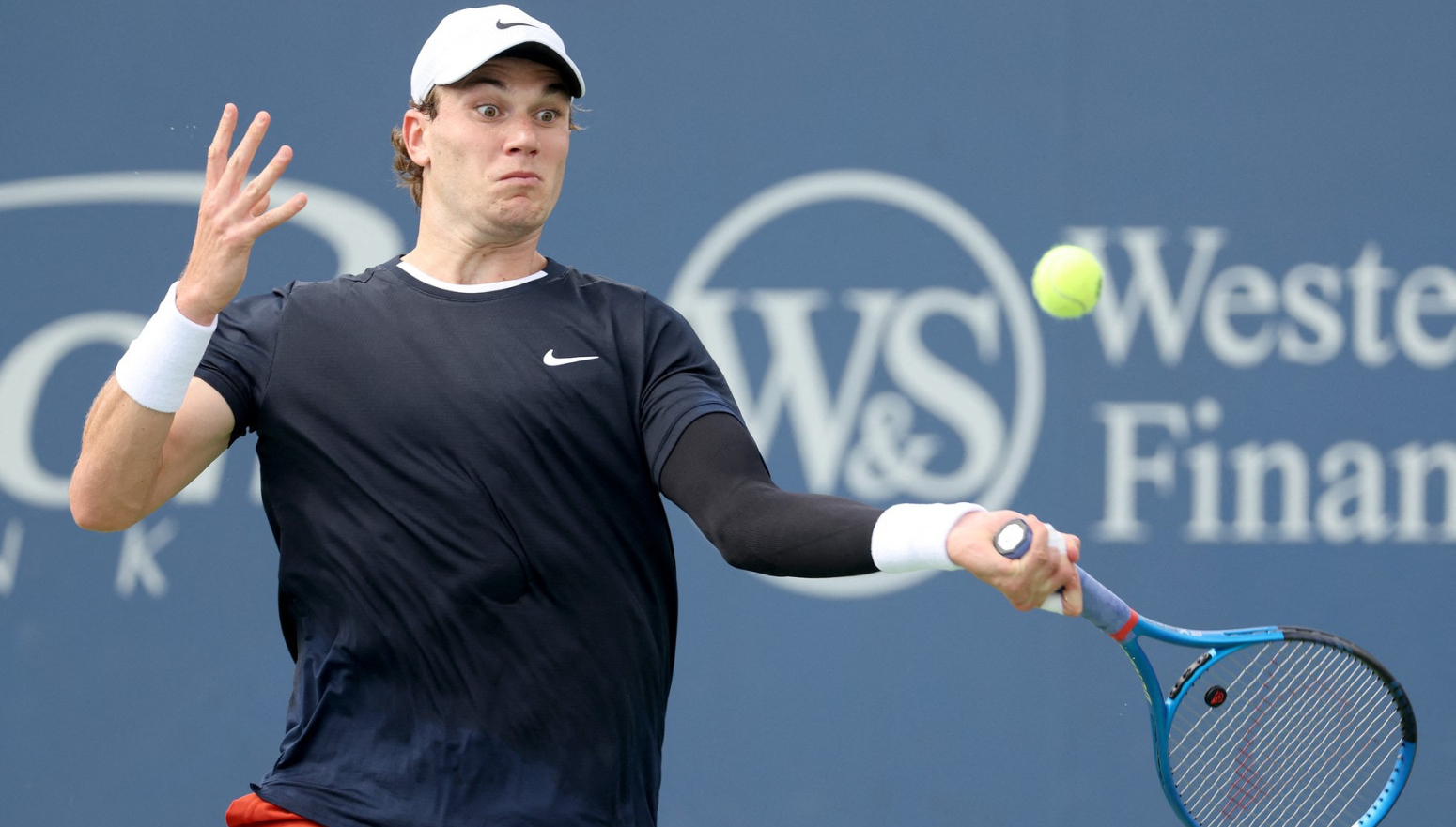 Britanac epski "okrenuo" Cicipasa: "Forhend svetske klase, ali bekhend..." VIDEO