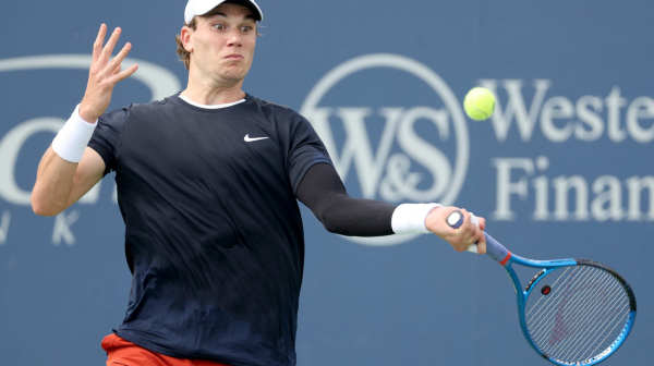 Britanac epski "okrenuo" Cicipasa: "Forhend svetske klase, ali bekhend..." VIDEO