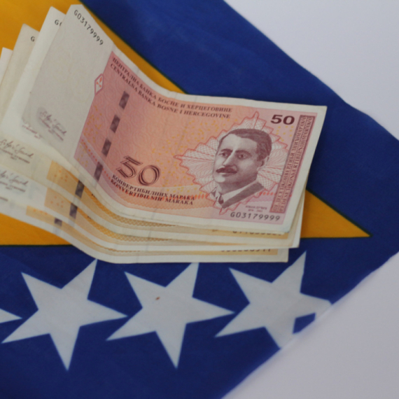 Prosečna plata u BiH oko 690 evra