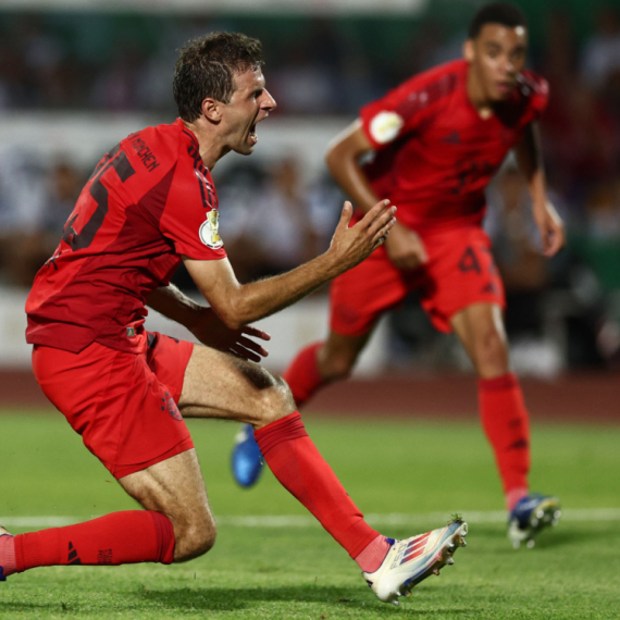 Bajern rutinski otvorio sezonu, zasenili ih "ultrasi" FOTO