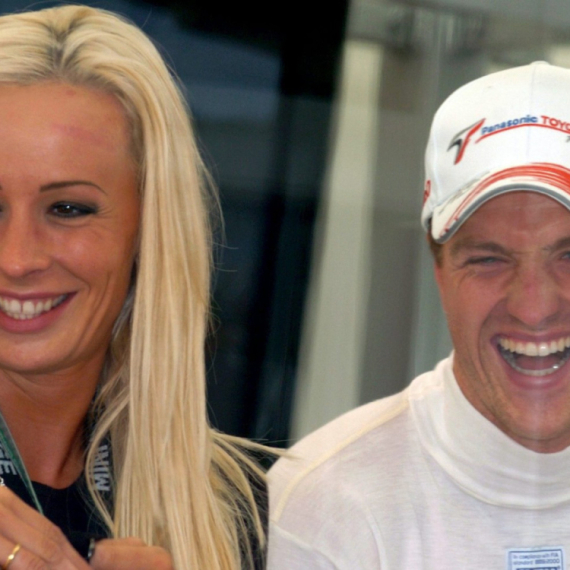 Oglasila se Šumaherova bivša žena, on je optužio da laže: "Osećam se iskorišćeno, slepo sam mu verovala" FOTO