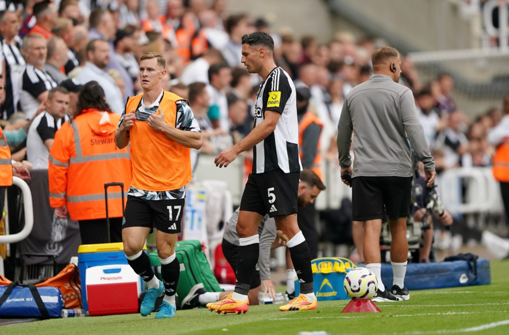 I ovo je Premijer liga – simulant "ubedio" sudiju da isključi protivnika VIDEO