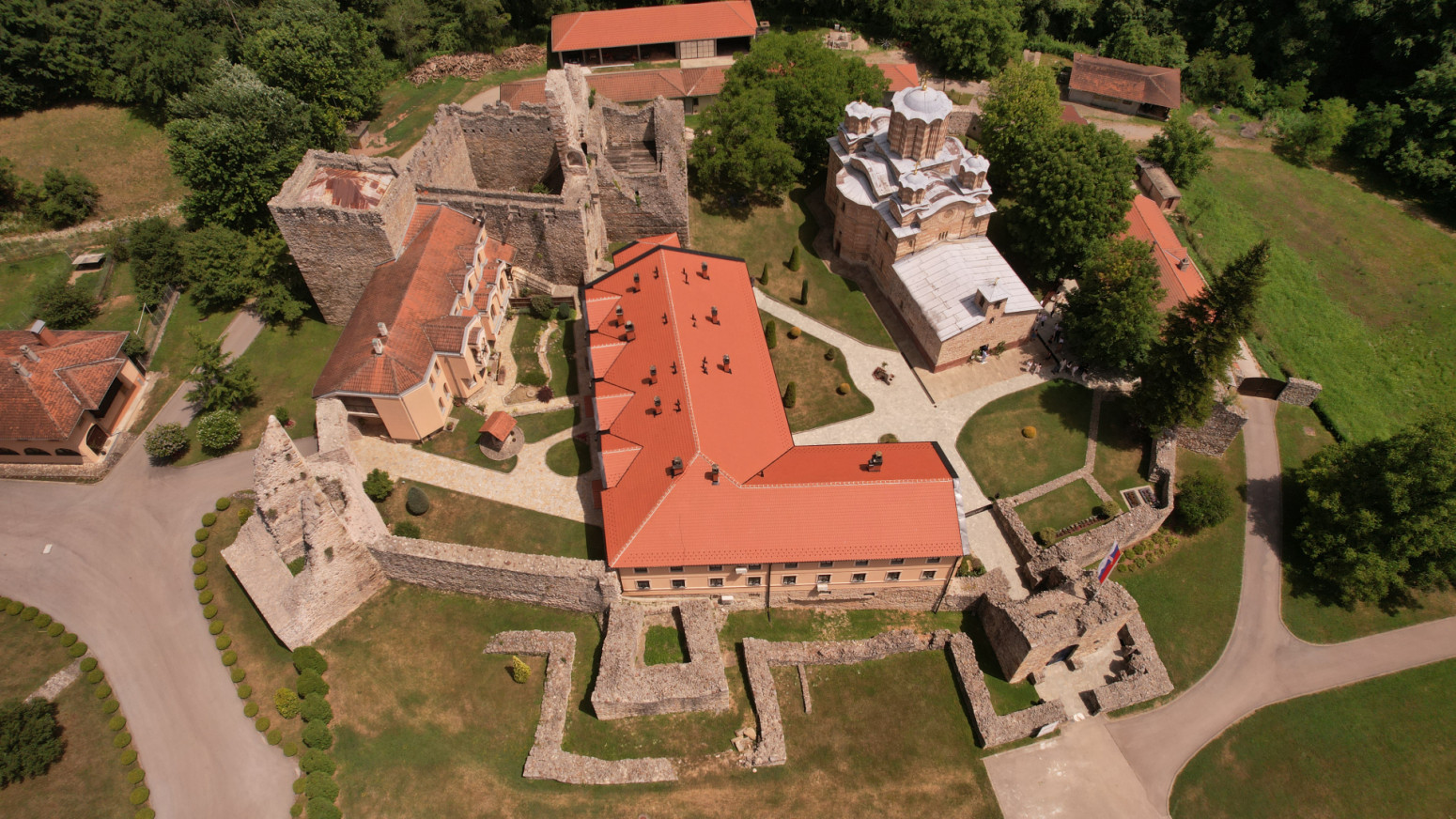 Ovo je jedna od najvećih srpskih svetinja: Molitva u manastiru ima posebnu moć FOTO
