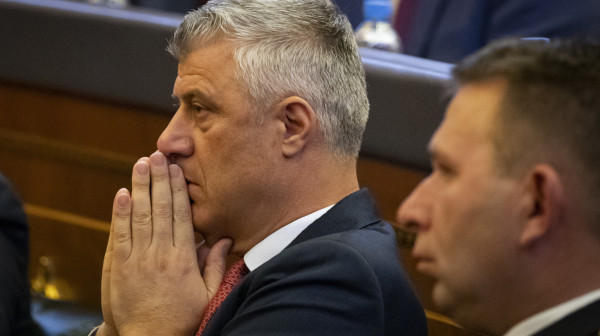 Pljuštale presude u Hagu – Tači je kriv; Veliki neredi u Pritšini; Javio se i Kurti FOTO/VIDEO