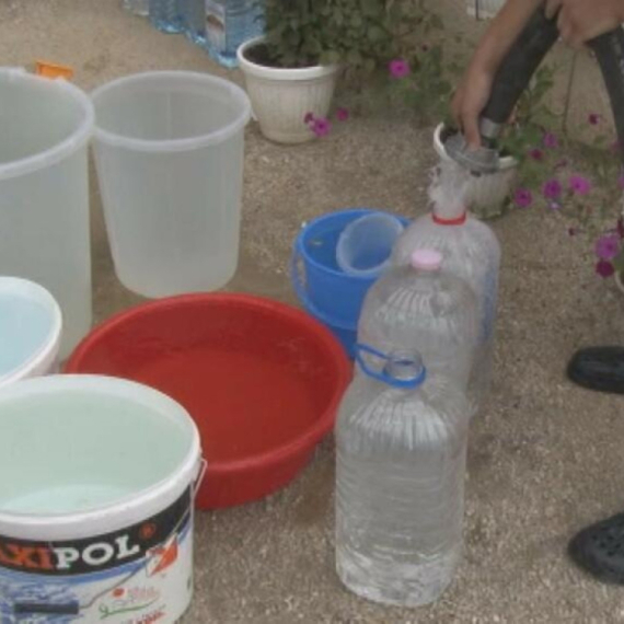 Žuta voda teče iz slavina u nekoliko kragujevačkih naselja: Nadležni kažu da je bezbedna