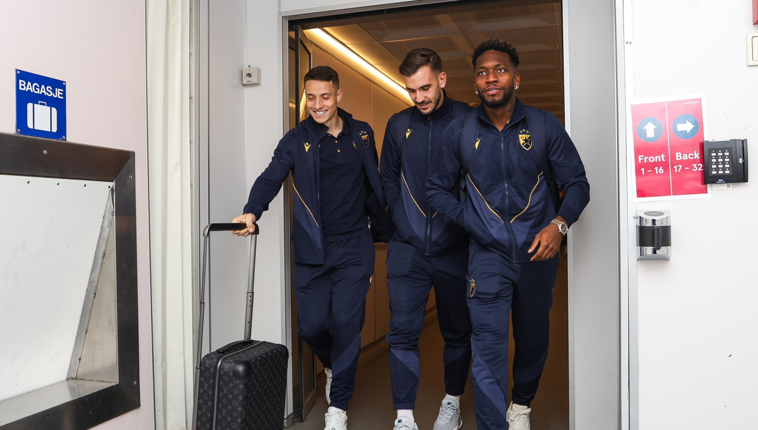 Crveno-beli stigli na Severni pol VIDEO