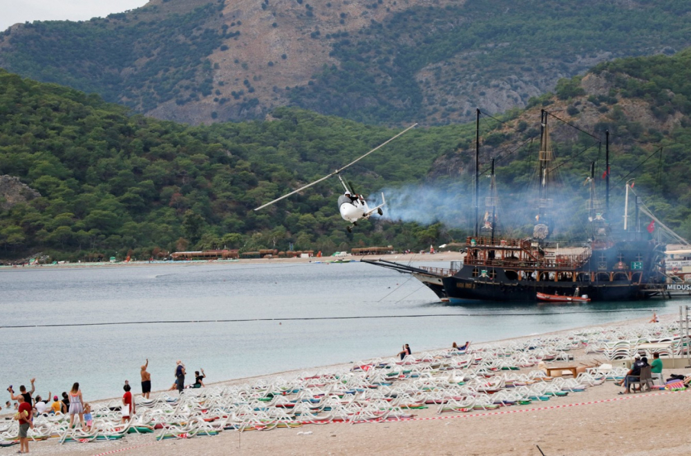 Letelica u Italiji se srušila na plažu VIDEO