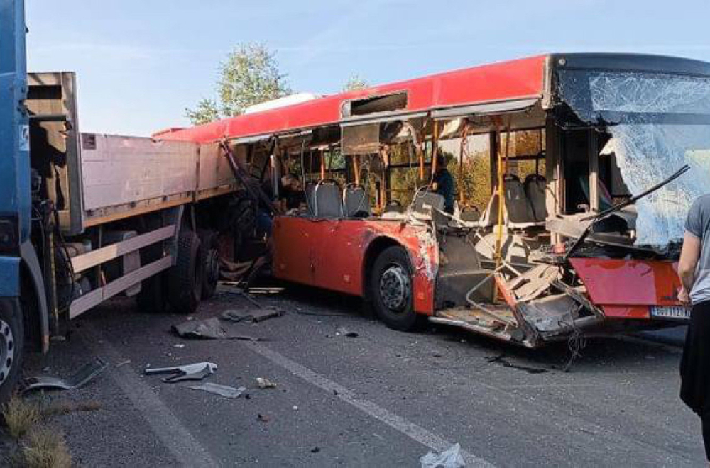Vozač autobusa usmrtio devojčicu u Zemunu; Bila je na trotoaru FOTO/VIDEO