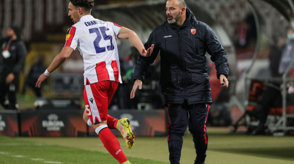 Eraković "pocrveneo" u derbiju – Stanković ga poljubio FOTO