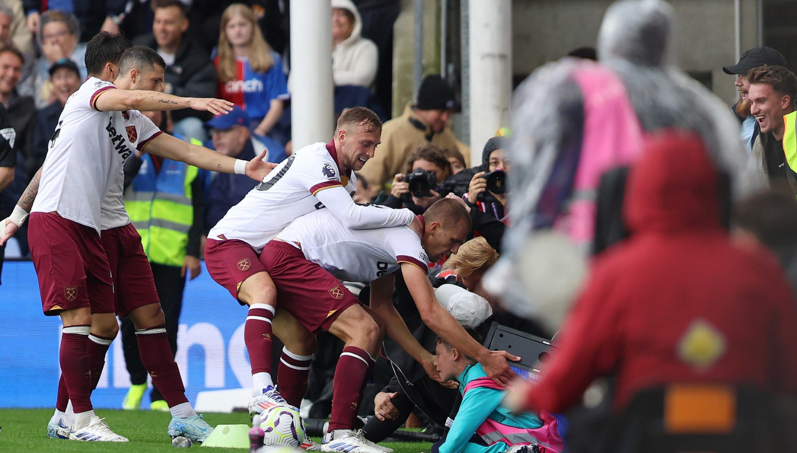 Souček i Bouven heroji, spasli dečaka posle pada reklame VIDEO