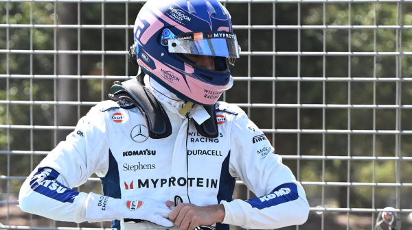 Ludilo u F1: Albon diskvalifikovan, Hamilton kažnjen