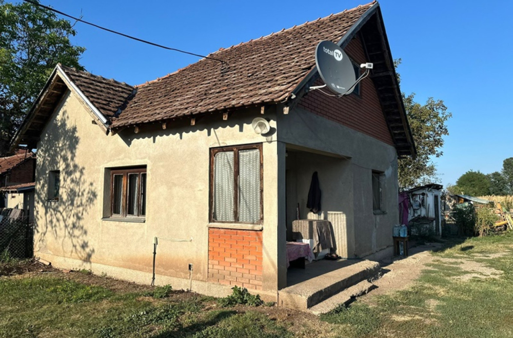 Kuće na selu za dva šidska para