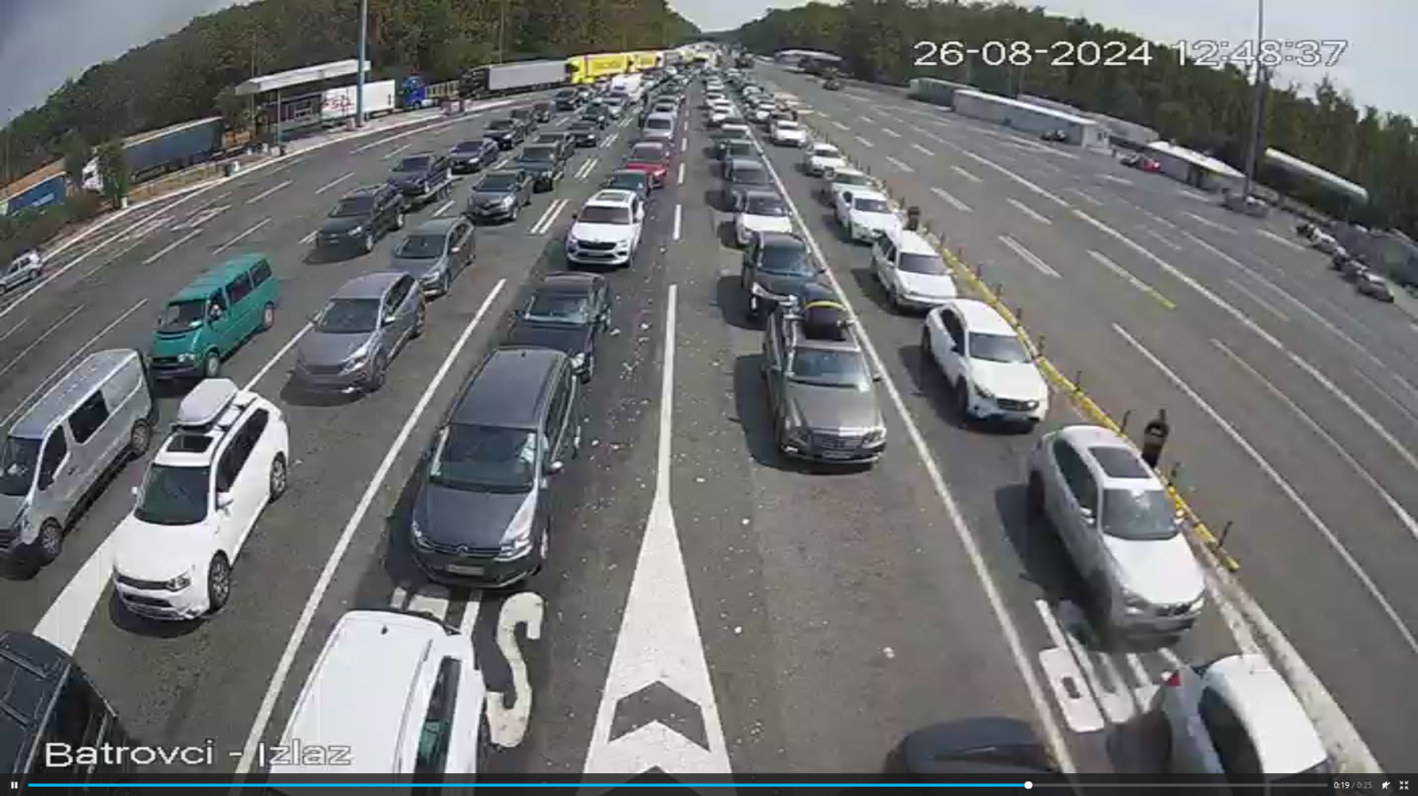 Kolone na granicama: Stigao važan apel FOTO