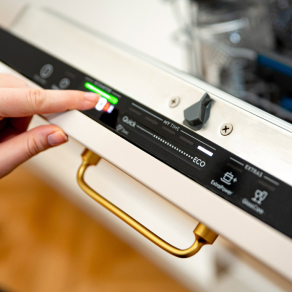 Svi stavljaju kore narandže u mašinu za pranje sudova: Ovaj trik je genijalan i obožavaćete ga