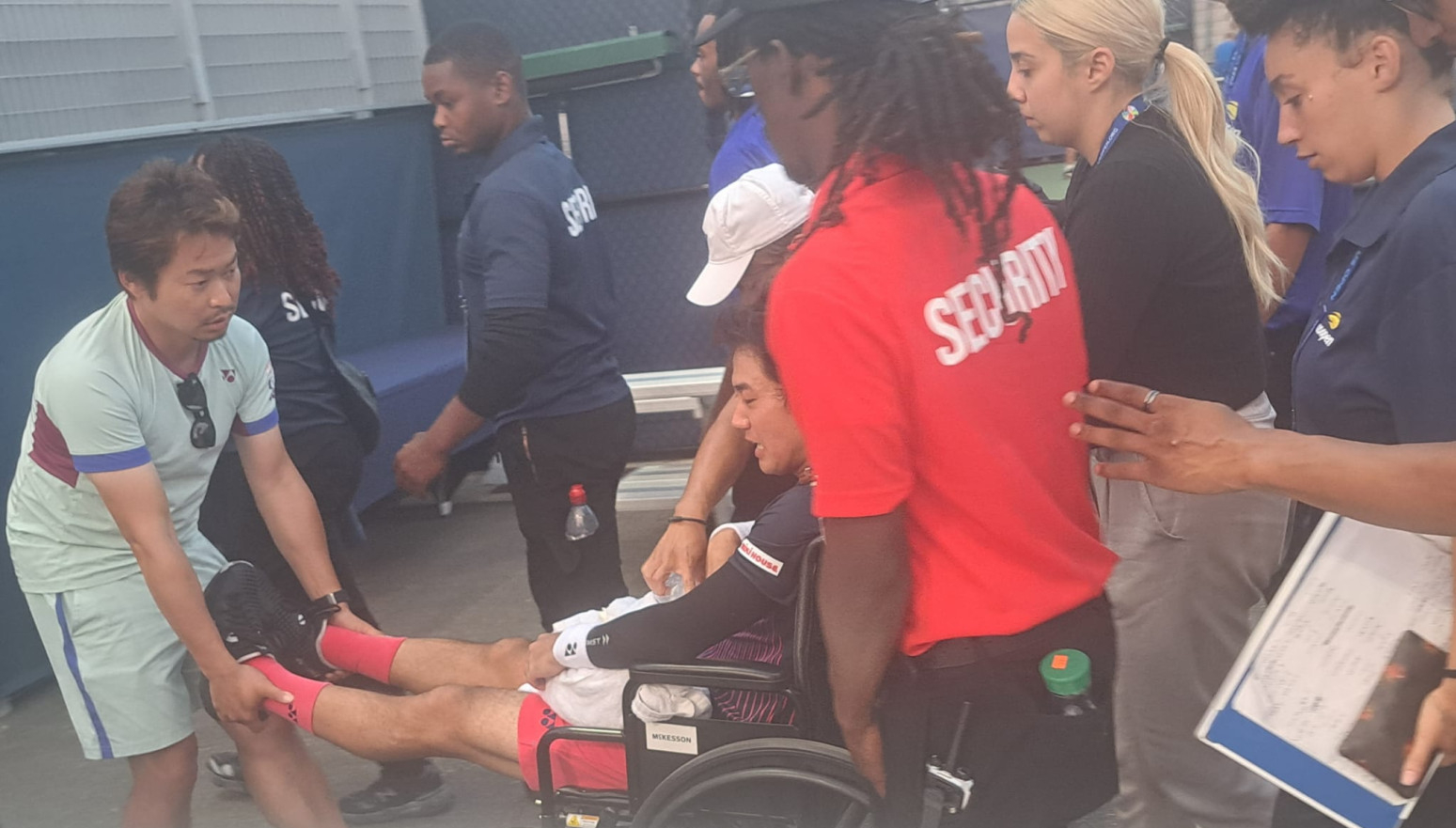 Horor na US openu – Kecmanovićev rival plakao, pa ga odveli u kolicima FOTO