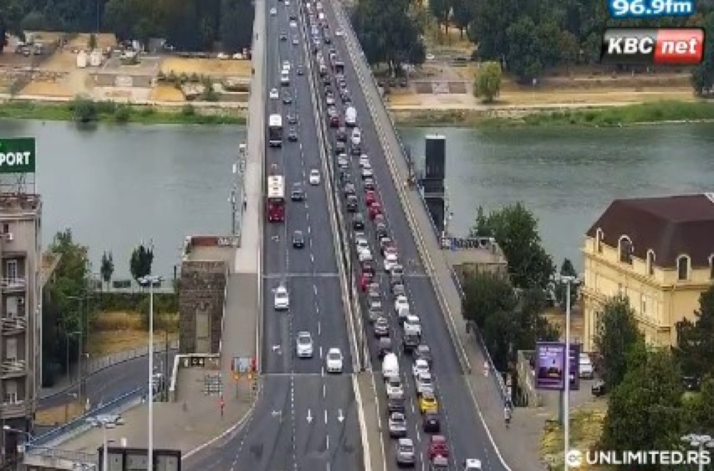 Jutarnji kolapsi ponovo postali svakodnevica: Udes na Gazeli napravio haos