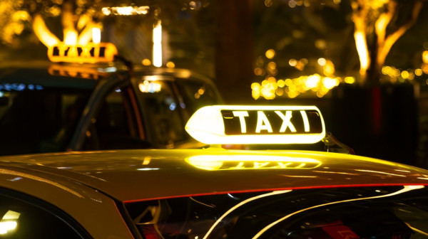 Užas u Beogradu: Pretukli i oteli taksistu, pa ga terali da vozi za Vranje