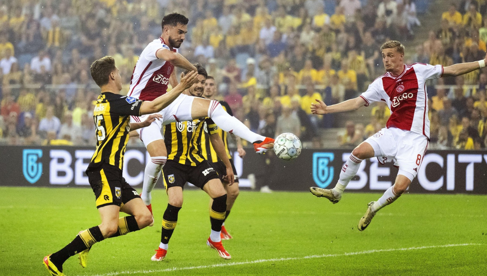 Meč Fejnorda i Ajaksa odložen zbog štrajka policije