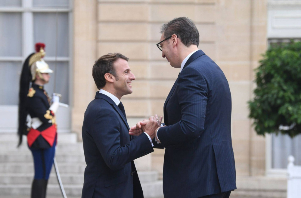 Vučić stigao u Pariz: Uskoro radna večera sa Makronom
