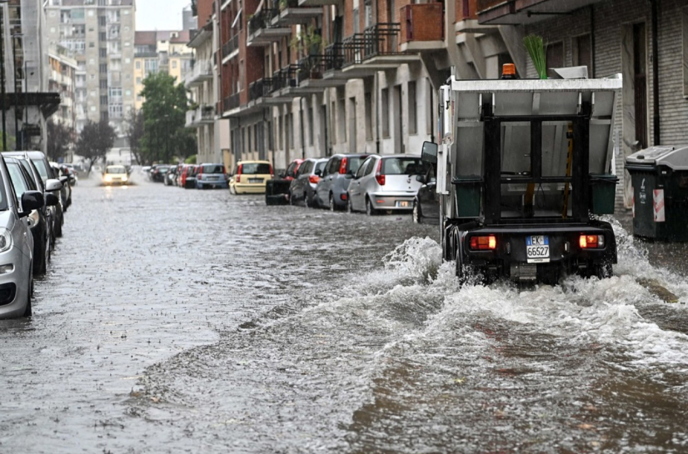 Olujno nevreme izazvalo kolaps: Otkazana nastava u školama, obustavljen saobraćaj VIDEO