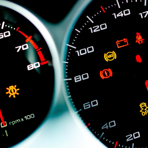 Svaki treći vozač ne prepoznaje ovu signalnu lampicu: Da li znate šta predstavlja?